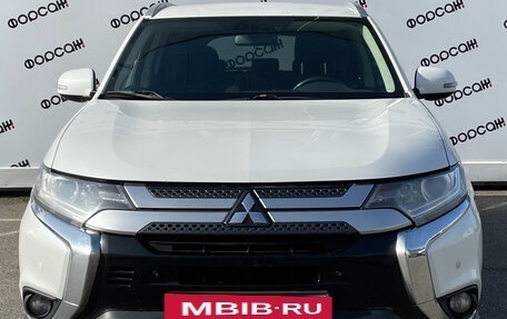 Mitsubishi Outlander III рестайлинг 3, 2019 год, 2 169 000 рублей, 2 фотография