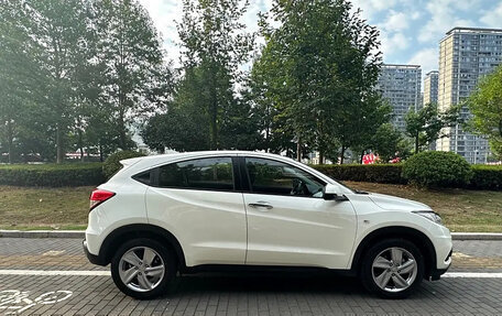 Honda Vezel, 2021 год, 1 570 000 рублей, 3 фотография