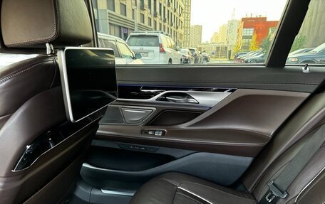 BMW 7 серия, 2018 год, 4 490 000 рублей, 11 фотография