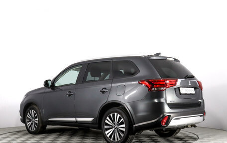 Mitsubishi Outlander III рестайлинг 3, 2019 год, 2 330 000 рублей, 6 фотография