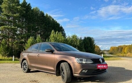 Volkswagen Jetta VI, 2016 год, 1 264 000 рублей, 2 фотография