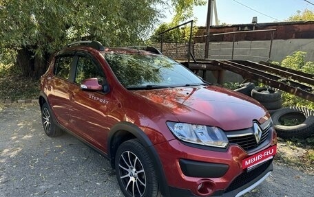 Renault Sandero II рестайлинг, 2014 год, 989 000 рублей, 2 фотография