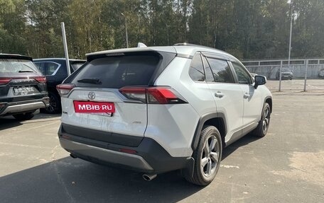 Toyota RAV4, 2019 год, 3 499 000 рублей, 2 фотография