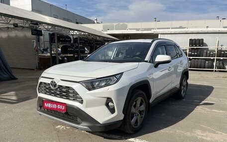 Toyota RAV4, 2019 год, 3 499 000 рублей, 1 фотография