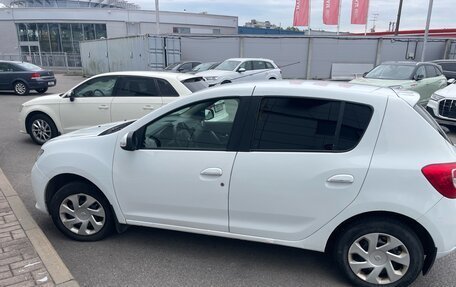 Renault Sandero II рестайлинг, 2015 год, 715 000 рублей, 2 фотография