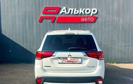 Mitsubishi Outlander III рестайлинг 3, 2018 год, 1 849 000 рублей, 6 фотография