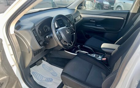 Mitsubishi Outlander III рестайлинг 3, 2018 год, 1 849 000 рублей, 10 фотография