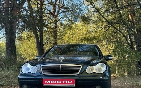 Mercedes-Benz C-Класс, 2003 год, 750 000 рублей, 3 фотография