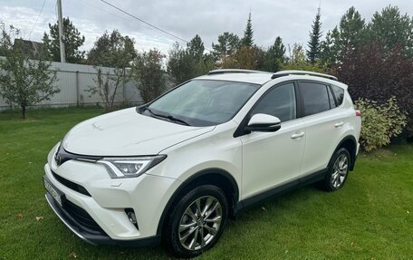 Toyota RAV4, 2017 год, 3 400 000 рублей, 2 фотография