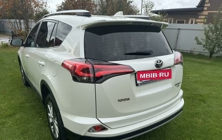 Toyota RAV4, 2017 год, 3 400 000 рублей, 3 фотография