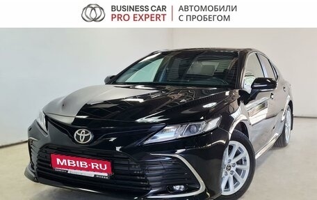 Toyota Camry, 2021 год, 3 590 000 рублей, 1 фотография