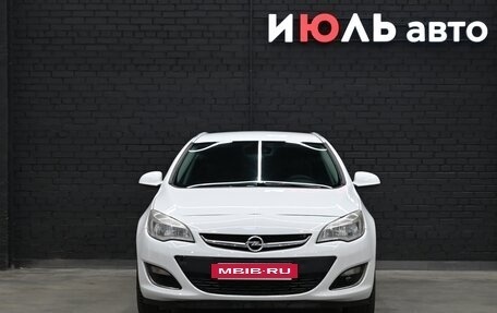 Opel Astra J, 2013 год, 880 000 рублей, 2 фотография