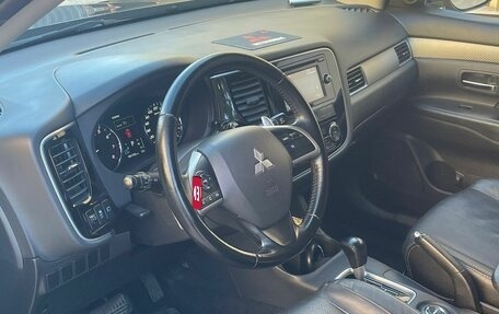 Mitsubishi Outlander III рестайлинг 3, 2014 год, 1 800 000 рублей, 14 фотография