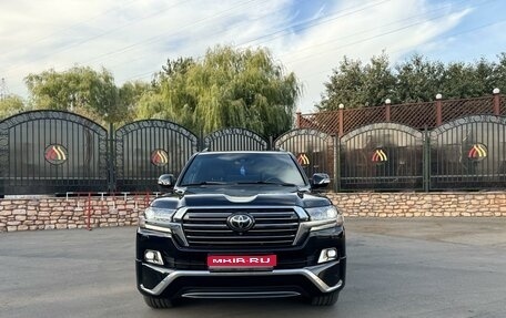 Toyota Land Cruiser 200, 2017 год, 7 950 000 рублей, 1 фотография