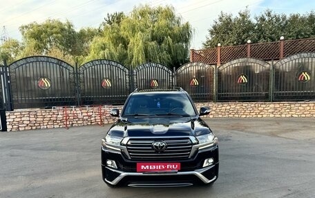 Toyota Land Cruiser 200, 2017 год, 7 950 000 рублей, 2 фотография