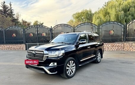 Toyota Land Cruiser 200, 2017 год, 7 950 000 рублей, 3 фотография