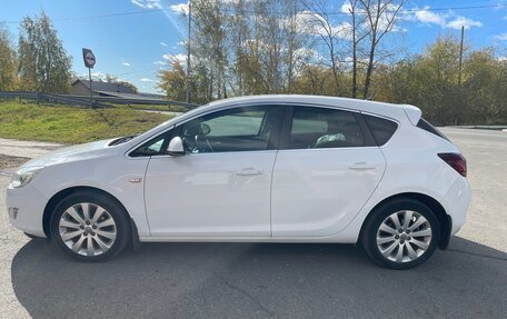 Opel Astra J, 2011 год, 750 000 рублей, 2 фотография