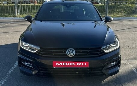 Volkswagen Passat B8 рестайлинг, 2019 год, 2 699 999 рублей, 2 фотография