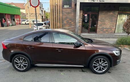 Volvo S60 Cross Country, 2015 год, 2 400 000 рублей, 4 фотография