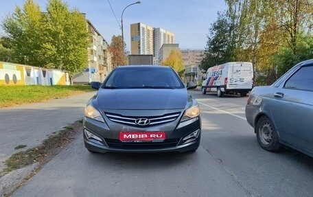 Hyundai Solaris II рестайлинг, 2015 год, 640 000 рублей, 1 фотография