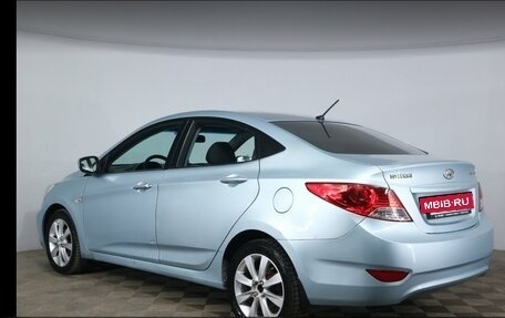 Hyundai Solaris II рестайлинг, 2011 год, 800 000 рублей, 6 фотография