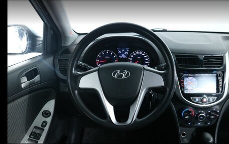 Hyundai Solaris II рестайлинг, 2011 год, 800 000 рублей, 8 фотография