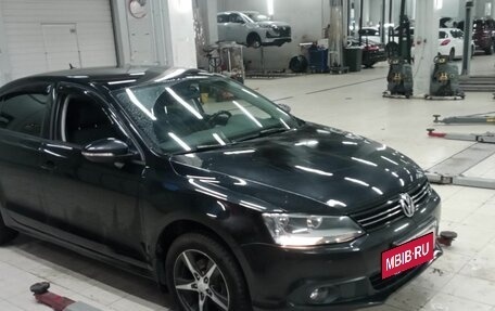 Volkswagen Jetta VI, 2013 год, 995 000 рублей, 2 фотография