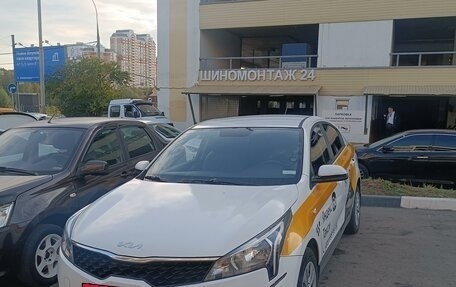 KIA Rio IV, 2022 год, 1 590 000 рублей, 3 фотография