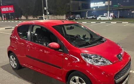 Peugeot 107 I рестайлинг, 2010 год, 490 000 рублей, 3 фотография