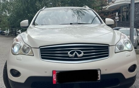 Infiniti QX50 I рестайлинг, 2014 год, 1 850 000 рублей, 3 фотография