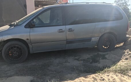 Chrysler Voyager III, 1998 год, 285 000 рублей, 1 фотография