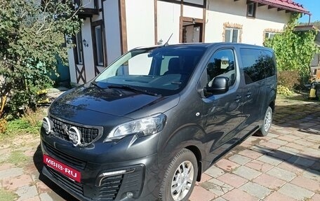 Peugeot Traveller I, 2018 год, 2 990 000 рублей, 12 фотография