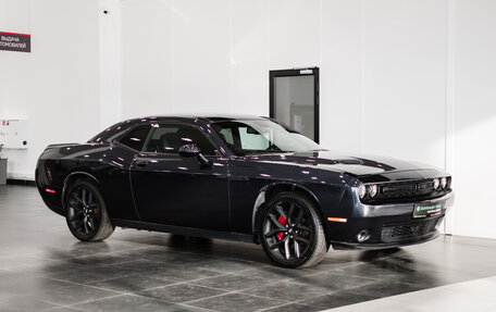 Dodge Challenger III рестайлинг 2, 2019 год, 3 400 000 рублей, 4 фотография