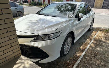 Toyota Camry, 2018 год, 2 050 000 рублей, 4 фотография