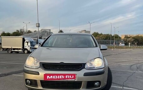 Volkswagen Golf V, 2004 год, 520 000 рублей, 2 фотография