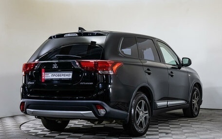 Mitsubishi Outlander III рестайлинг 3, 2017 год, 1 699 000 рублей, 5 фотография