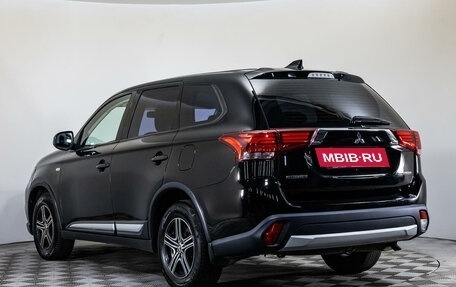 Mitsubishi Outlander III рестайлинг 3, 2017 год, 1 699 000 рублей, 7 фотография