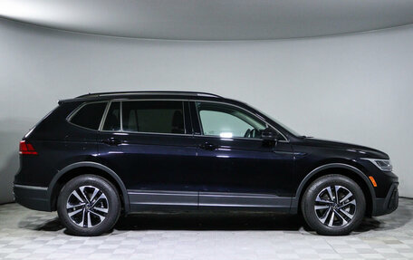 Volkswagen Tiguan II, 2023 год, 4 400 000 рублей, 4 фотография