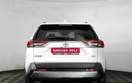 Toyota RAV4, 2020 год, 3 260 000 рублей, 6 фотография