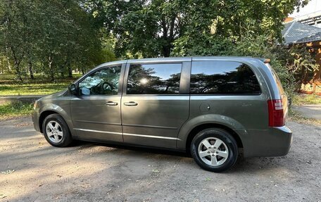 Dodge Caravan V, 2010 год, 1 280 000 рублей, 2 фотография