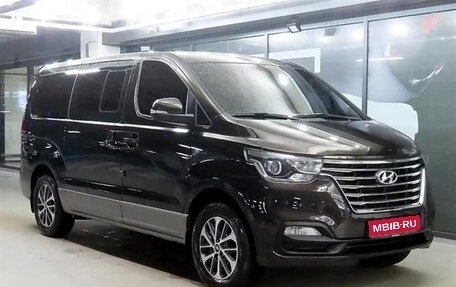 Hyundai Grand Starex Grand Starex I рестайлинг 2, 2018 год, 2 979 000 рублей, 1 фотография