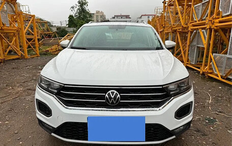 Volkswagen T-Roc I, 2021 год, 1 555 000 рублей, 2 фотография