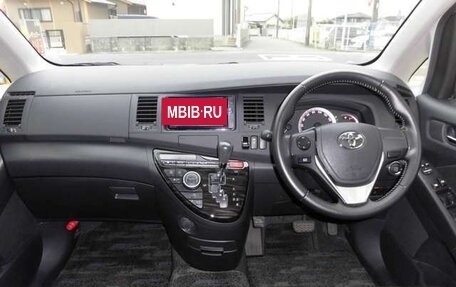 Toyota ISis I, 2017 год, 1 089 000 рублей, 8 фотография