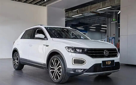 Volkswagen T-Roc I, 2021 год, 1 680 000 рублей, 1 фотография