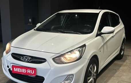 Hyundai Solaris II рестайлинг, 2012 год, 1 050 000 рублей, 2 фотография