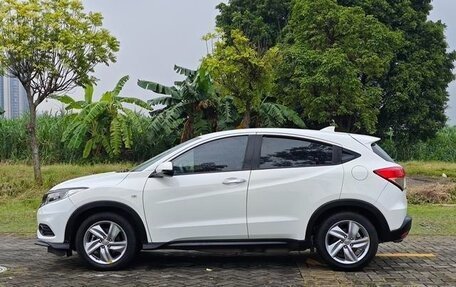 Honda Vezel, 2020 год, 1 500 000 рублей, 3 фотография