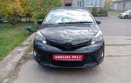 Toyota Vitz, 2015 год, 970 000 рублей, 2 фотография