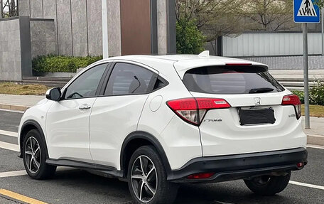 Honda Vezel, 2021 год, 1 600 000 рублей, 11 фотография