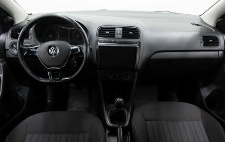 Volkswagen Polo VI (EU Market), 2015 год, 850 000 рублей, 13 фотография