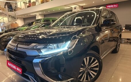 Mitsubishi Outlander III рестайлинг 3, 2022 год, 3 100 000 рублей, 1 фотография